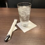 TGIフライデーズ 上野中央通り店 - セブンアップ。量が多いので、飲みきれないと思ったら、半分でと伝えると少なくしてくれます！