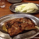 骨付鳥 一鶴 - 2014.9.28(日)21時　遅い夕食　ひな鳥とおにぎり(塩辛くない)