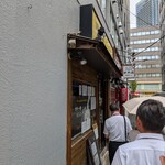 ジンコック - どんどんと客が案内されて行く。