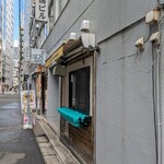 ジンコック - かつては使われていただろう、テークアウト用？の受け渡し口。