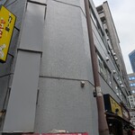 ジンコック - カレー屋さんて黄色が好きですよね。