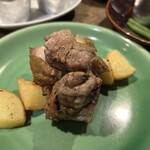 炭火ビストロ ゴーバル 高田馬場店 - 地鶏の燻製炭火焼き