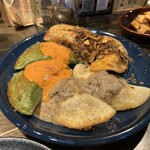 炭火ビストロ ゴーバル 高田馬場店 - ビストロ餃子3種盛り合わせ