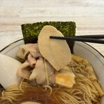 中華そば 四つ葉 - 鶏チャーシューリフト。