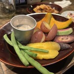 炭火ビストロ ゴーバル 高田馬場店 - 彩り農園野菜サラダ