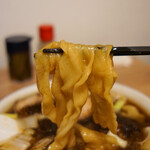 手打ち 陰日向 - 麺リフトアップ