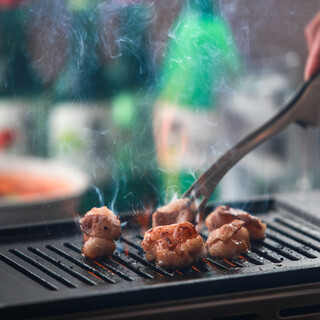 数量限定「炙りレバー」がおすすめ！「ぷりぷりホルモン」も人気