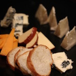 DiningBar Rocca - チーズの盛り合わせ