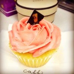 caffè HABITŪ the table - Velvet cupcake