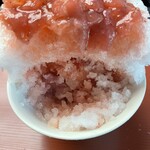 小布施堂本店 - かき氷の中にもソースがたっぷり