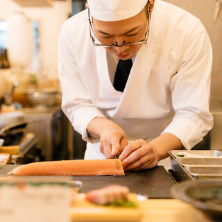 経験豊富な料理人の確かな技で、地元産の食材を最大限に活かす