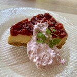 ドロフィーズカフェ - スイーツは、サワーチェリーのカスタードタルト