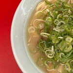 一楽ラーメン - 大盛りラーメンネギ多め　左