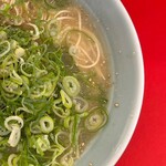 一楽ラーメン - 大盛りラーメンネギ多め　右