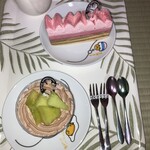 パティスリー＆ブーランジェリー ハル - 上　フランボワーズ　下　ショコラムース