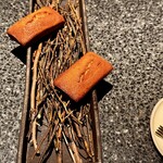 アニエルドール - 最後にいただいた「茶菓子」は、焼きたてのフィナンシェ。