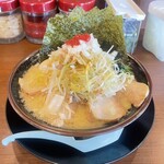 誠家 - スペシャルラーメン(醤油)別皿ねぎのせ