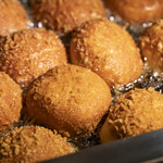 店内で揚げた【特製のカレーパン】