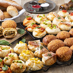 自家製生地のベーグルフォカッチャや特製カレーパンなど全40種食べ放題