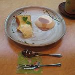 京口町　てるい - 小豆ソースのミルクプリン、シフォンケーキのバニラアイス添え(2014.01)