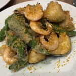 sou+ - エビ、ズッキーニ、甘唐辛子のカラスミ和え？