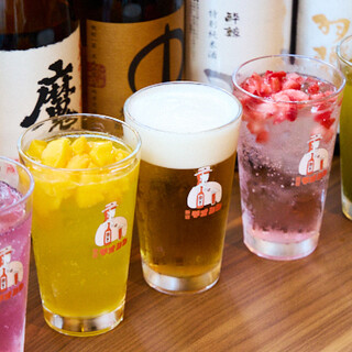 オリジナルサワーやウイスキーなど、多彩なドリンクが揃う♪