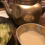 ホルモンセンター丸ちゃん - ヤカンのマッコリ