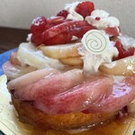 パティスリー リョーコ - 元気で溢れそうじゃなくて溢れてる桃