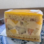 パティスリー リョーコ - トロピカルなフルーツがたっぷり