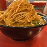 家系総本山 吉村家 - チャーシュー麺固め多め野菜畑辛ネギのせ