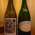 passe temps - お二人厳選のワインが並ぶ