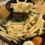 餃子 もつ鍋 鉄板焼肉 うどん 博多どんたく - 