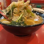家系総本山 吉村家 - チャーシュー麺固め多め野菜畑のせ