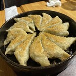 餃子 もつ鍋 鉄板焼肉 うどん 博多どんたく - 