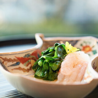 北陸の豊かな自然が育んだ旬の味覚を地元のお酒と共に味わう