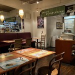 Sawadee Lemongrass Grill - 清潔感のある内観