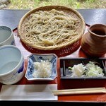 蕎麦 阿き津 - 暮坪かぶそば。辛味おろしと食べ比べ用にお猪口を2つご用意くださるという心配りが嬉しい(*ˊ˘ˋ*)｡♪:*°