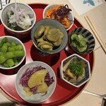 和膳と酒肴 廚 - おばんざいの盛り合わせ（季節によって変わります）