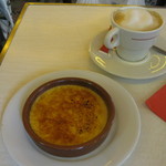 CAFE des 2 MOULINS - 映画で有名なクレーム・ブリュレとのセット（€８．５０）