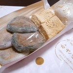 御菓子司かさ國 - 持ち帰り　やきもち（白・草）　くるみ餅　甘酒　