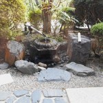 胡麻豆腐 濱田屋 - 小さな坪庭