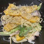 Taverna Notte  - ハマチとブロッコリーとコリンキーのクリームソース