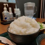 新潟肉と海鮮・50種の地酒 つるまる - ご飯（小と中の間）