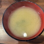 丼達 - 全品味噌汁が付きます。