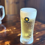 炭火焼肉 ホルモン にく式 - キンキンのビール