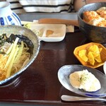 二八そば 一貴 - 奥さまのランチ。冷やしぶっかけと半カツ丼。