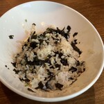 韓国家庭料理 韓の香 すすきの - カニとタレを絡めて食べます