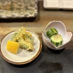 厳選焼鳥 一石三鳥 - ゴーヤの天ぷら、きゅうりの甘酢漬け