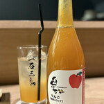 厳選焼鳥 一石三鳥 - くまんばちFREE(りんご/水割り)