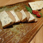 孝虎 - くさやチーズといぶりがっこ　